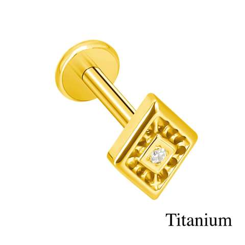Labret/helix/tragus piercing in goud titanium F136 met een vierkant motief en een witte kristal