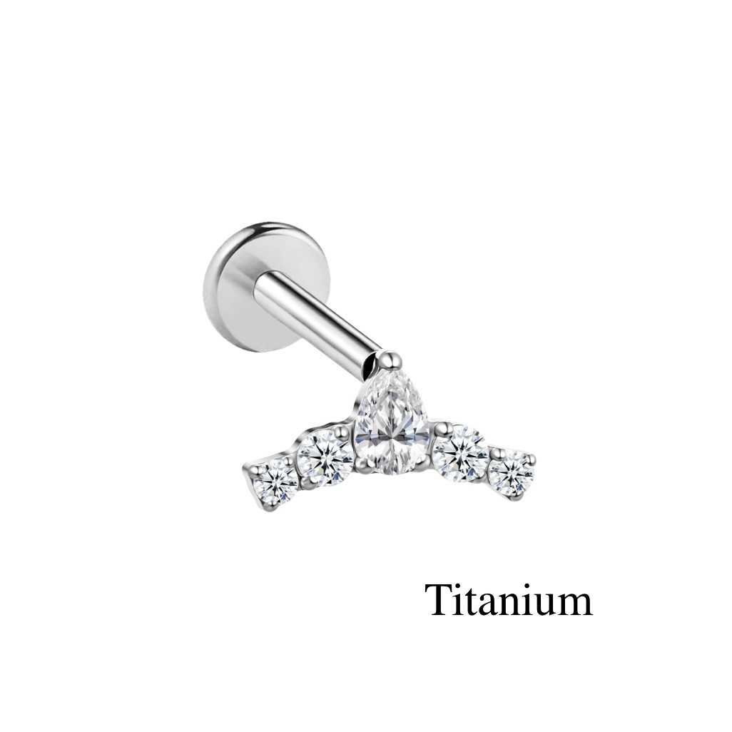 Labret/helix/tragus piercing in titanium F136 kroon met 5 witte kristallen