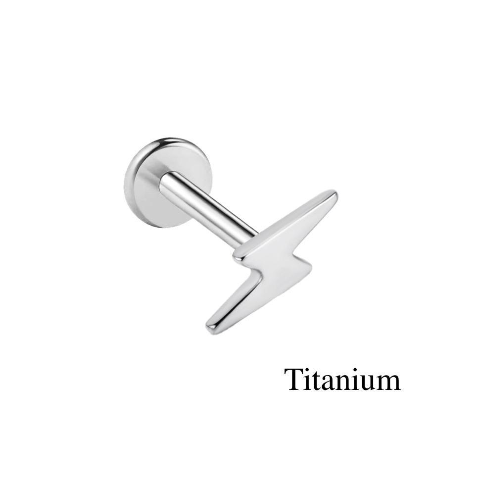 Tragus-Helixpiercing aus Titan ASTM F136 mit Blitz