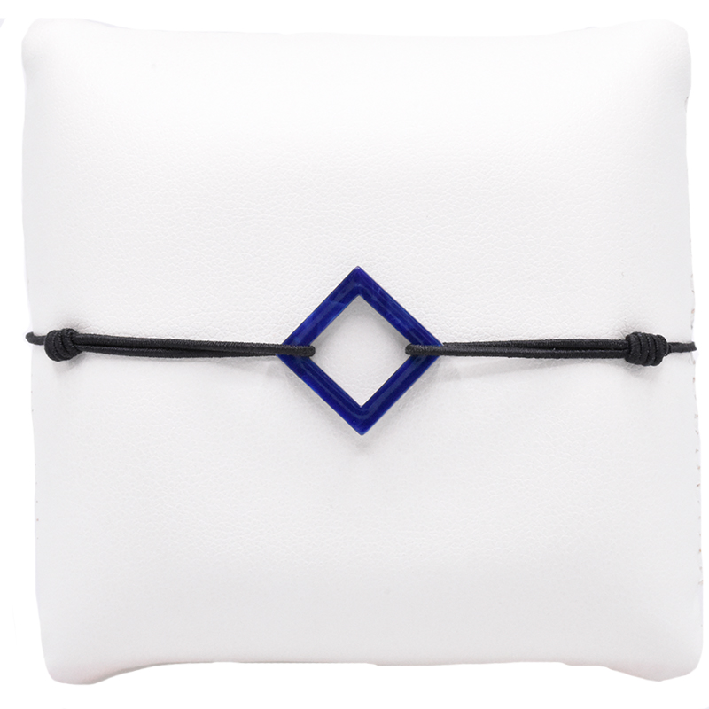 Zwarte elastische koordarmband met een blauwe open vierkant
